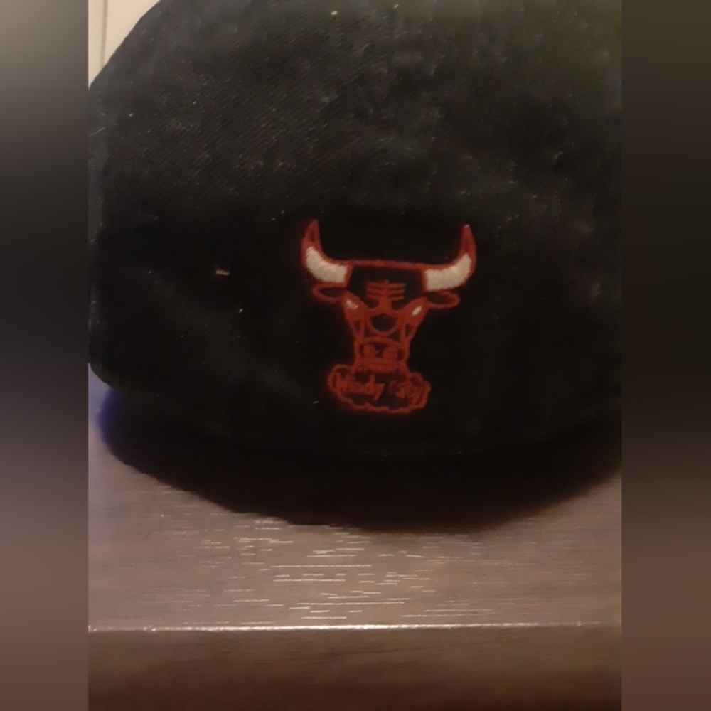 New Era Hardwood Classics Chicago Bulls Windy City Basketball NBA Cap Black Red - Picture 7 of 8